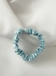 Mała jedwabna gumka do włosów BABY BLUE