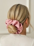 Duża satynowa gumka do włosów NUDE ROSE